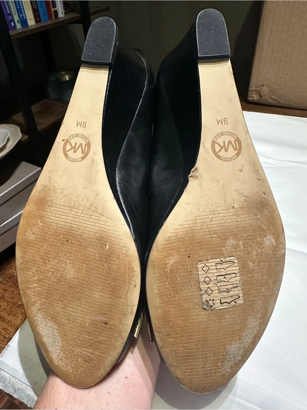 MICHAEL Michael Kors Black Leather Bow Peep Toe Wedge Pumps Sz 9M Gold Hardware